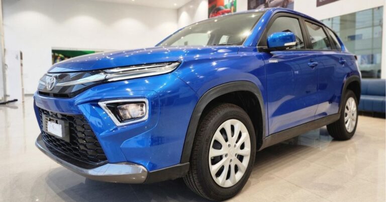Hybrid Cars Boom in India! Maruti, Toyota & Honda Dominate Q1 FY2026